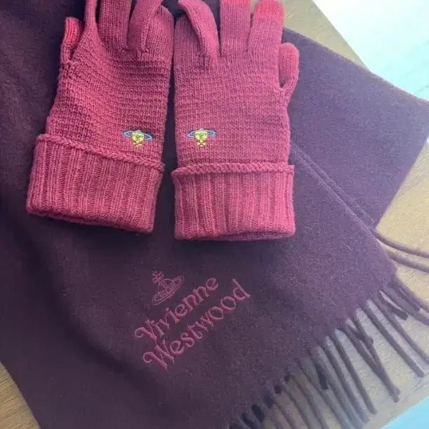 [BUNJANG] Vivienne Westwood Gloves and Muffler Set / 비비안 웨스트우드 장갑 머플러 세트