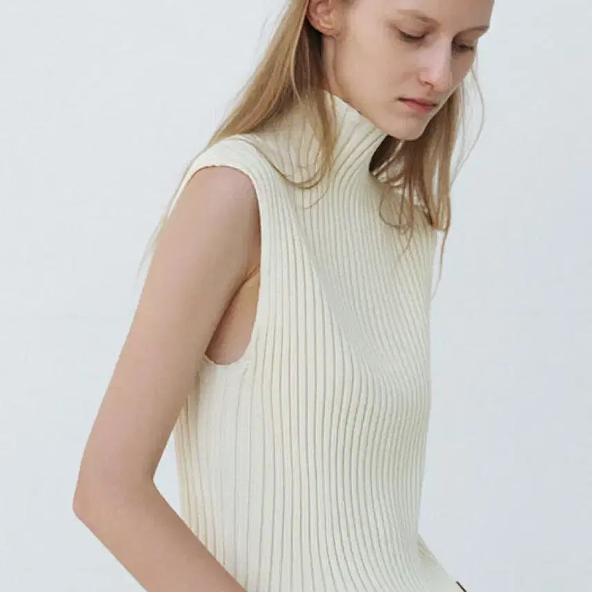 [BUNJANG] LE17 Ribbed Mock Neck Sleeveless Top / le17 RIBBED MOCK NECK SLEEVELESS TOP