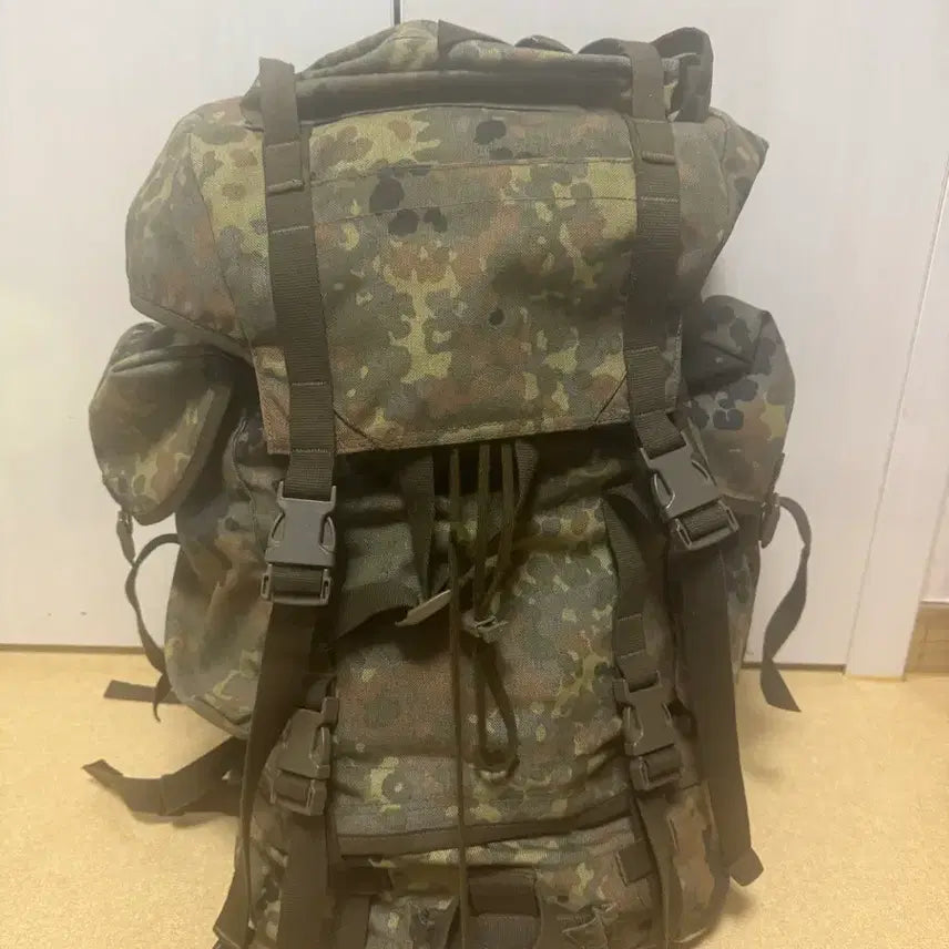 [BUNJANG] German Federal Army Flecktarn Large Backpack 65L / 독일 연방군 플렉탄 대형 배낭 65L