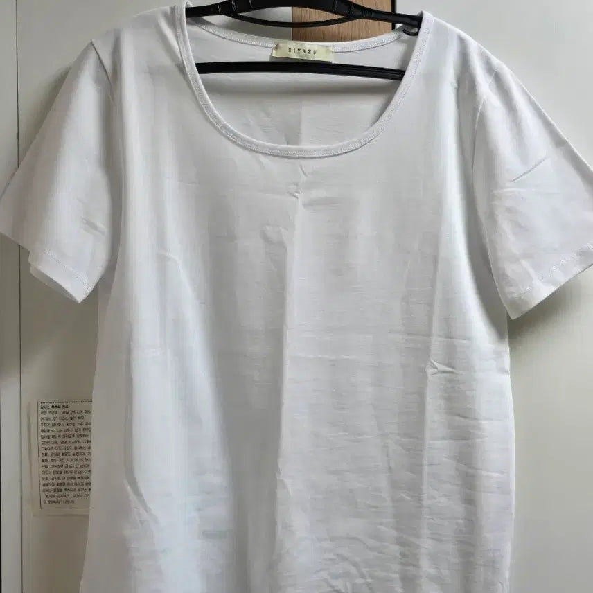 [BUNJANG] SIAJU U-Neck Short-Sleeve T-Shirt / 시야쥬 u넥 반팔티