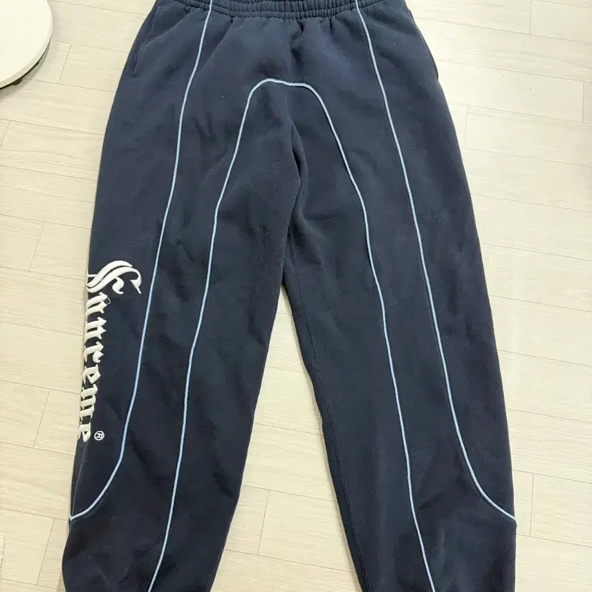 [BUNJANG] Supreme Curve Piping Sweatpants Navy 25SS / 슈프림 커브 파이핑 스웨트팬츠 네이비 25SS