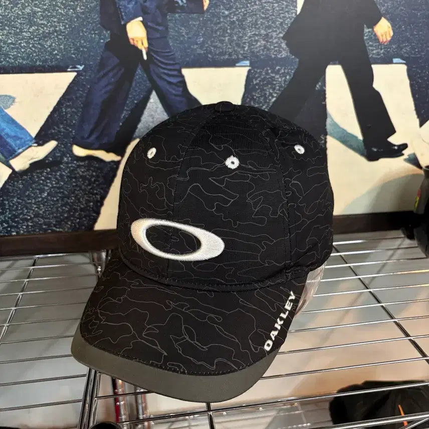 [BUNJANG] Oakley Camo Embroidered Logo Ball Cap Hat / Oakley 오클리 카모 스포츠 자수 로고 볼캡 모자