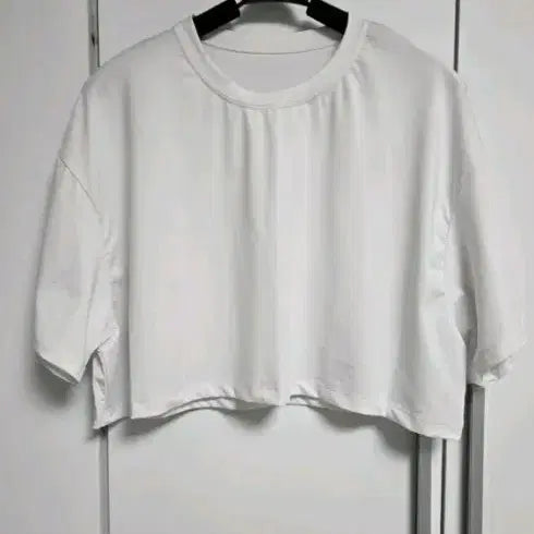 [BUNJANG] Bellanez White Cropped Short Sleeve T-Shirt F Size New Arrival / 벨라니즈 화이트 크롭 반팔티 F 사이즈 새상품