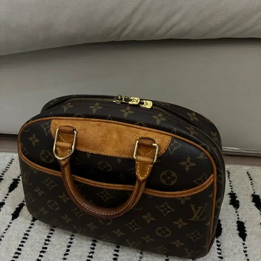 [BUNJANG] Louis Vuitton Trouville Monogram Canvas Dot Bag / 루이비통 트루빌 모노그램 캔버스 도트백