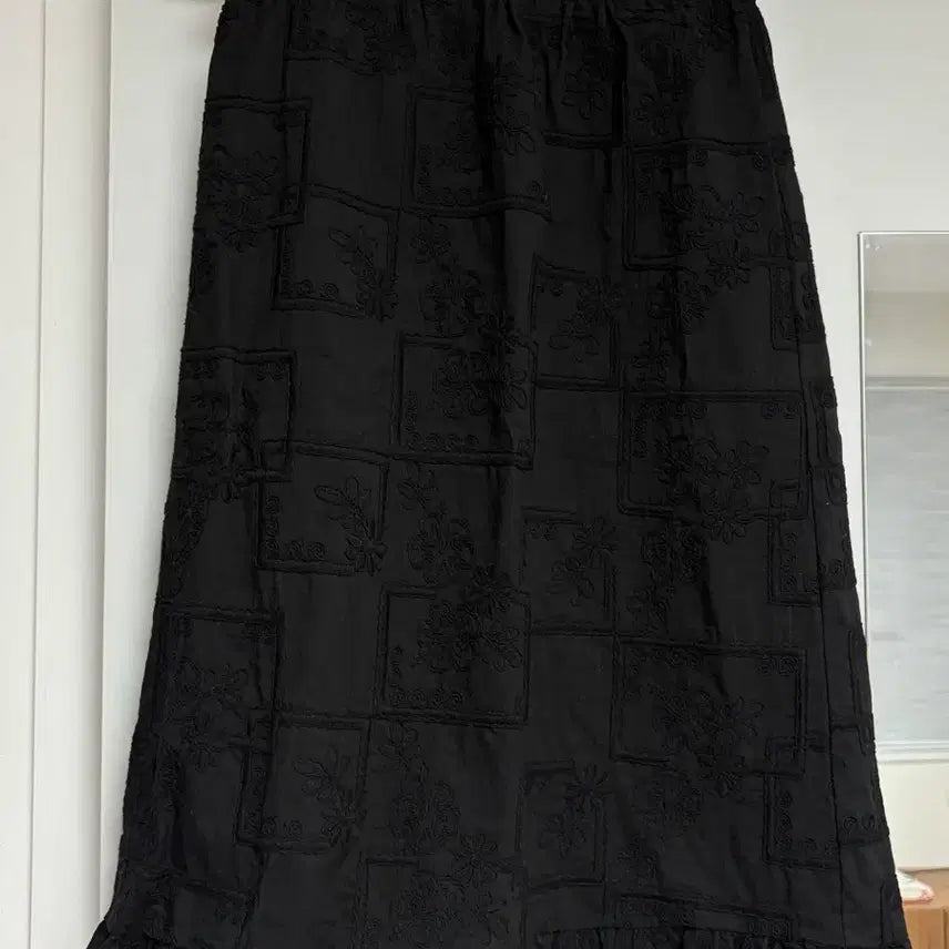 [BUNJANG] Flower Frill Embroidered Skirt / 플라워 프릴 자수 스커트