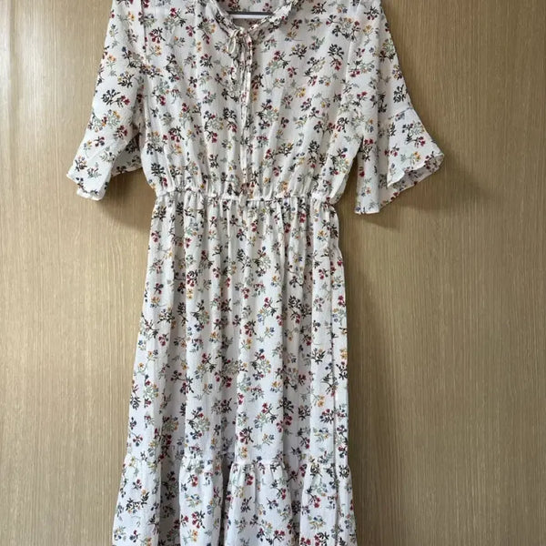 [BUNJANG] White Flower Pattern Chiffon Dress Size 55 / 화이트 플라워 패턴 쉬폰 원피스 55