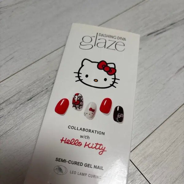 [BUNJANG] Dashing Diva Hello Kitty Glaze Nail Strips / 데싱디바) 헬로키티 글레이즈