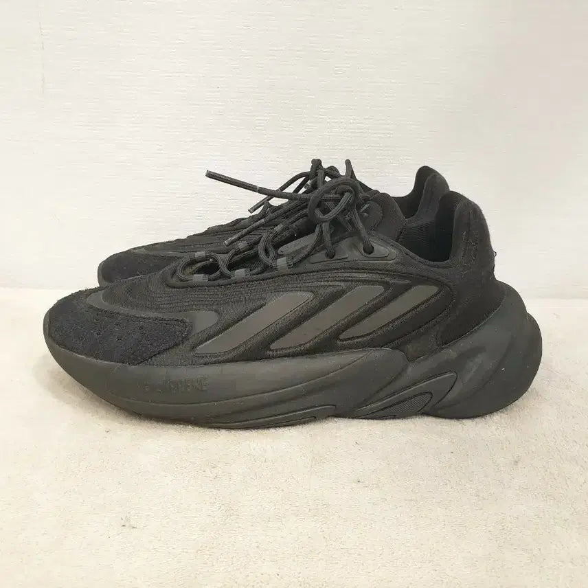 [BUNJANG] Adidas Ozellaia Black Sneakers / 아디다스 오젤리아 블랙 스니커즈 운동화 220