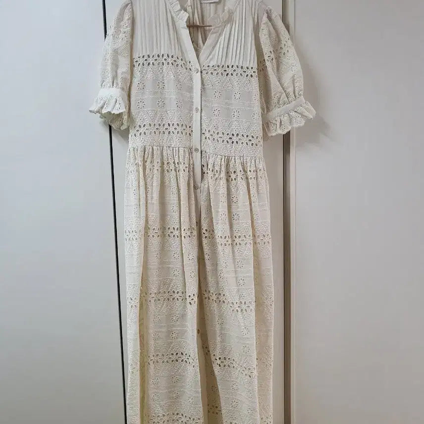 [BUNJANG] Ivory Punching Detail Long Dress / 펀칭 원피스 아이보리