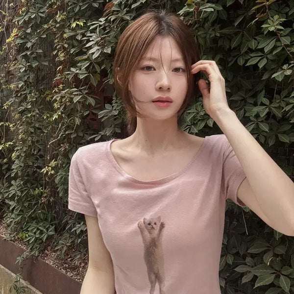 [BUNJANG] Slowand Cat Graphic One-Shoulder Short-Sleeve T-Shirt / 슬로우앤드 제작 미유 원숄더 반팔티셔츠 제니오 쉬이즈큐트 더바넷