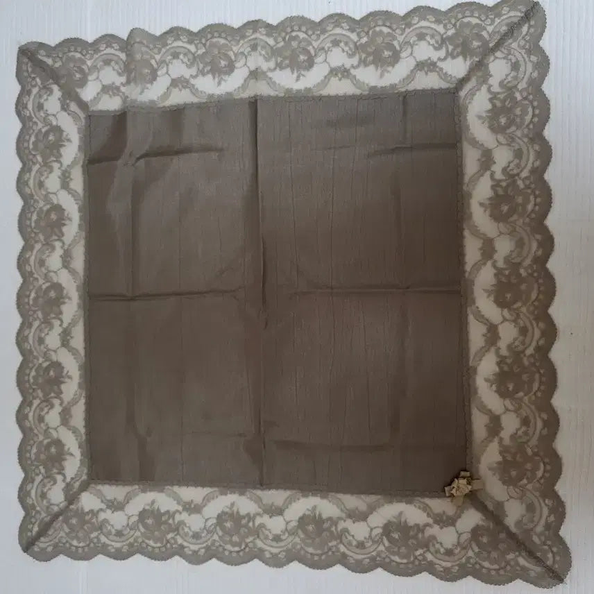[BUNJANG] Antique Lace Handkerchief with Floral Embroidery / 레이스 매너손수건 앤티크 꽃장식