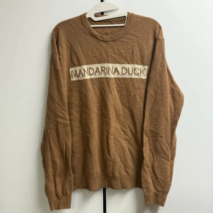 [BUNJANG] Mandarina Duck Logo Play Brown Knit L (105) / 만다리나 덕 로고 플레이 브라운 니트L (105)