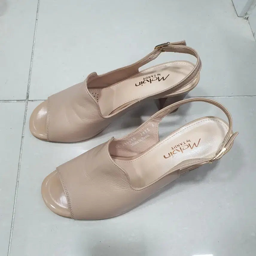 [BUNJANG] Melvin by Tandy Women's Beige Sandals (Size 245) / 멜빈 바이 탠디 여성 샌들 구두 245