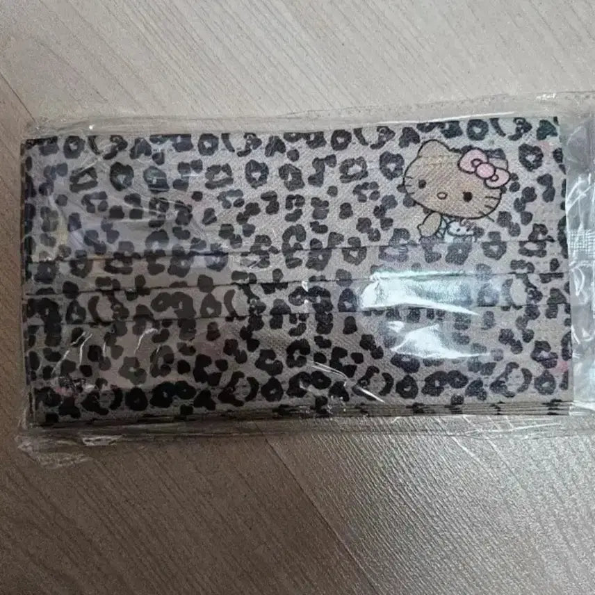 [BUNJANG] Hello Kitty Leopard Print Face Masks (10 Pack) / 헬로키티 레오파드 호피 마스크 10개입 개별포장