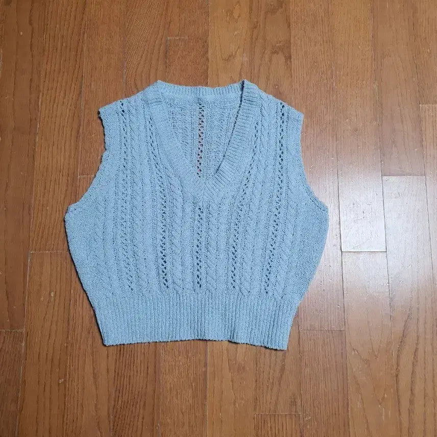 [BUNJANG] Light Sky Blue Knit Vest / 연한 하늘색 니트 조끼