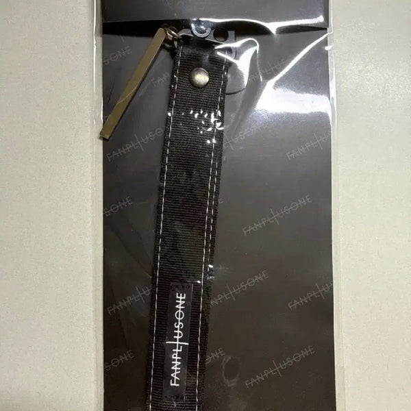 [BUNJANG] G-Dragon Official Lightstick Strap (Sealed) / (미개봉)지디 응원봉 스트랩