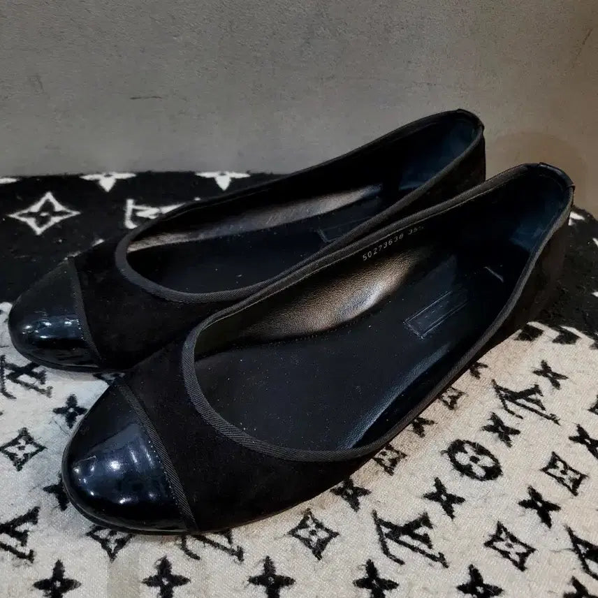 [BUNJANG] Hugo Boss Genuine Suede Flats / 정품 휴고보스 스웨이드 플랫슈즈