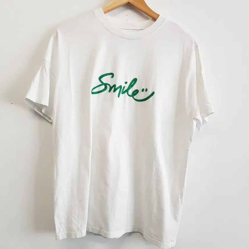 [BUNJANG] Giordano Smile Embroidery Short Sleeve T-Shirt (Size S) / 지오다노 스마일 자수 반팔티 S