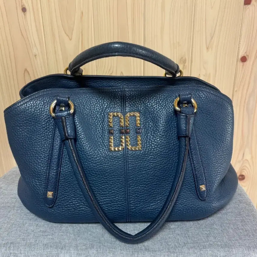 [BUNJANG] DAKS Signature DD Logo Studded Leather Tote Bag (Navy) / 닥스(DAKS) 시그니처 DD 로고 스터드 장식 가죽 토트백 (네이비