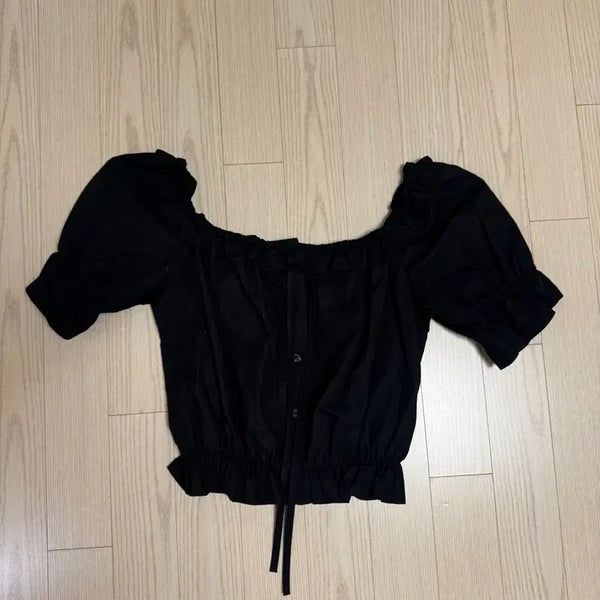 [BUNJANG] Black Crop Puff Blouse / 블랙 크롭 퍼프 블라우스
