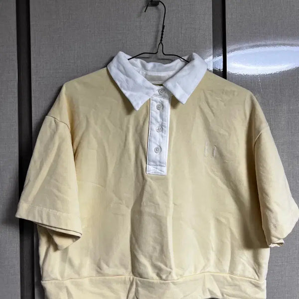[BUNJANG] Bright Yellow Collar T-shirt / 연노랑 단정 카라 티셔츠 FULLNAME