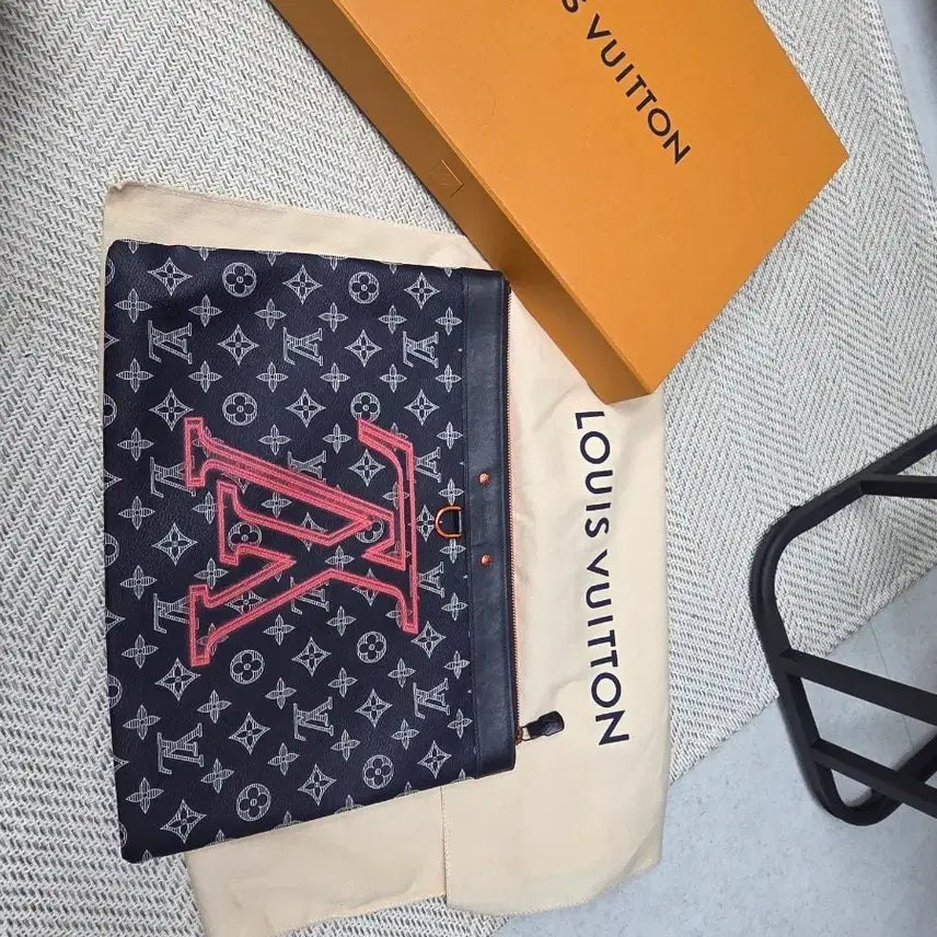 [BUNJANG] Louis Vuitton Upside Down Clutch / 루이비통 업사이드다운 클러치