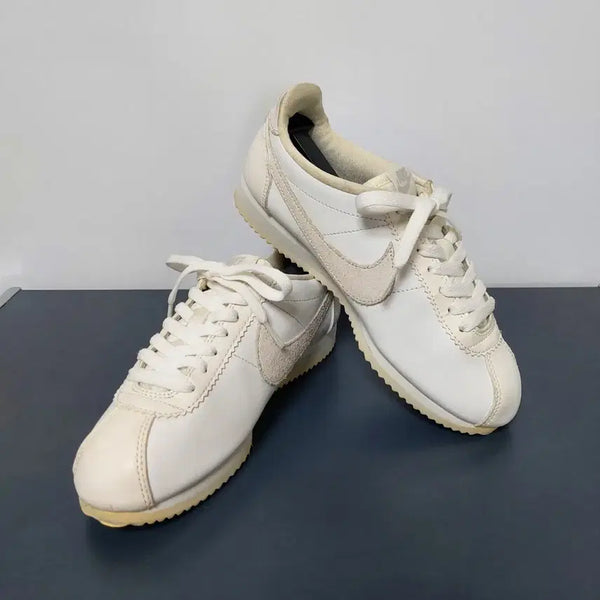 [BUNJANG] Nike Classic Cortez Premium Metallic Summit White Women's Shoes / 나이키 클래식 코르테즈 프리미엄 메탈릭 서밋 화이트 우먼스(235)