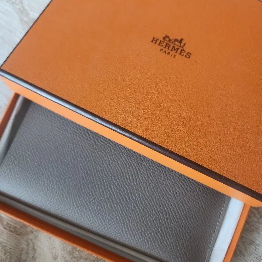 [BUNJANG] Hermes Passport Holder Etoupe Leather / 에르메스 여권지갑