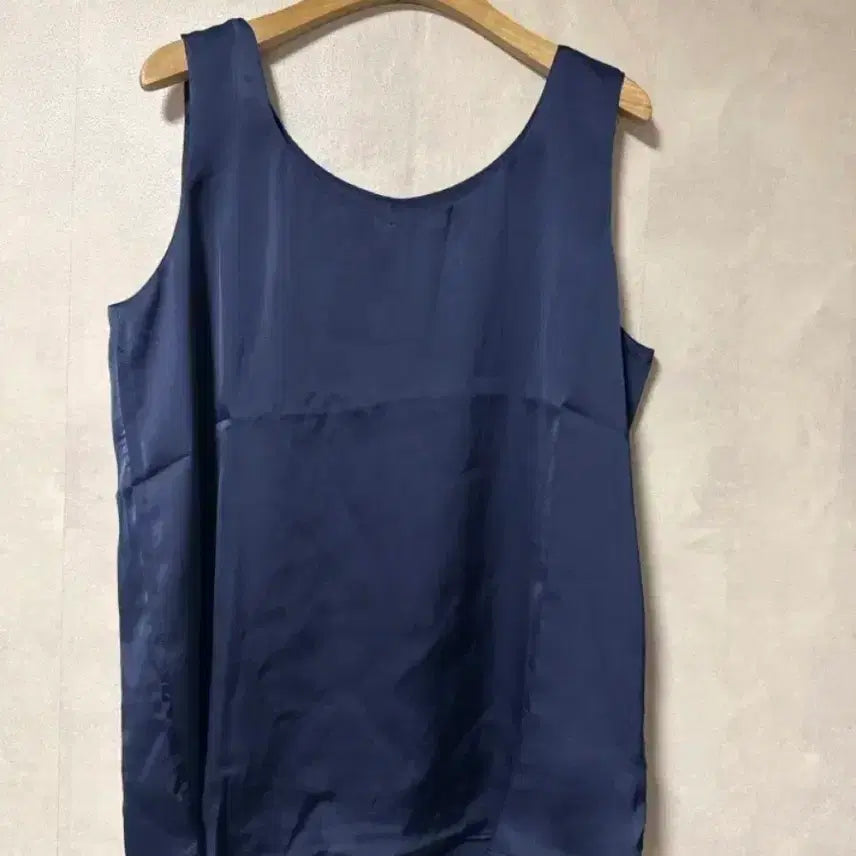 [BUNJANG] Satin Sleeveless Top / 새틴나시
