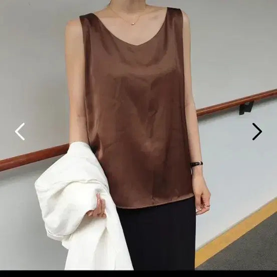 [BUNJANG] Satin Sleeveless Top / 새틴나시