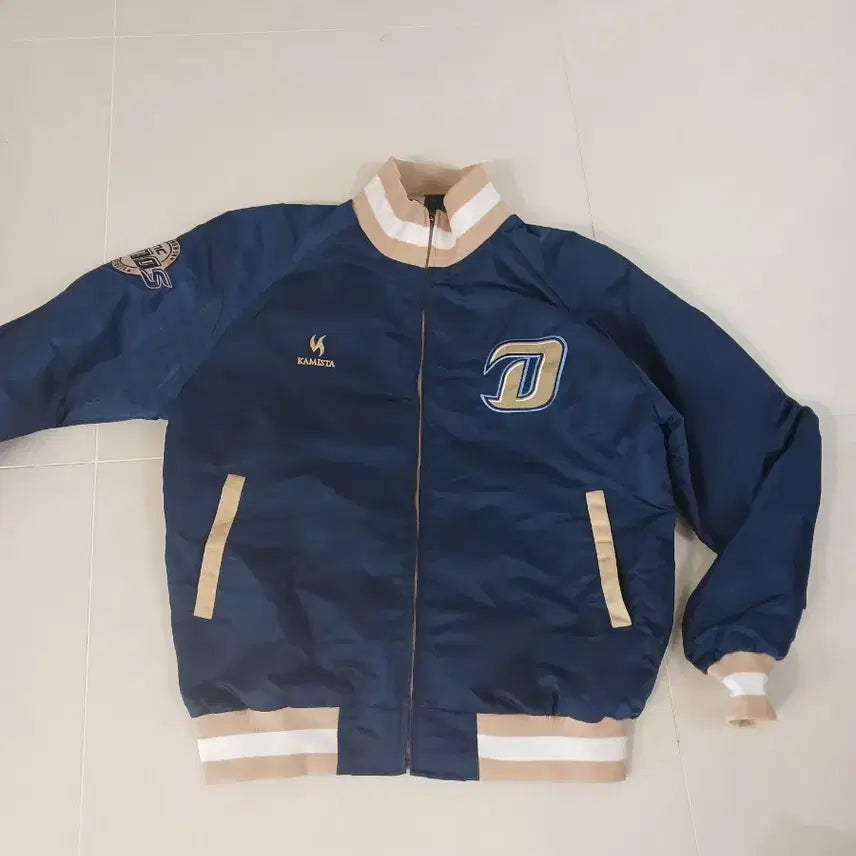 [BUNJANG] NC Dinos Ascenti Jumper - Men's Navy with Beige Accents / NC 다이노스 어센티 점퍼 남성