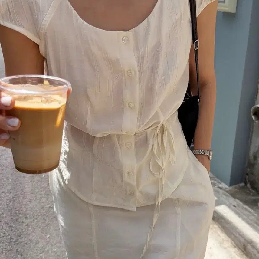 [BUNJANG] Siyaju Cap Sleeve Wrinkle Blouse / 시야쥬 캡소매 링클 블라우스