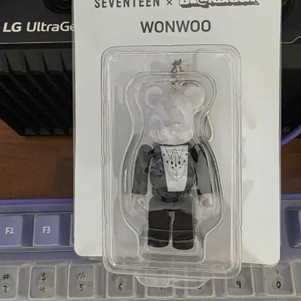 [BUNJANG] Seventeen Wonwoo Bearbrick Keyring (Sealed) / 세븐틴 원우 베어브릭 키링 (미개봉)