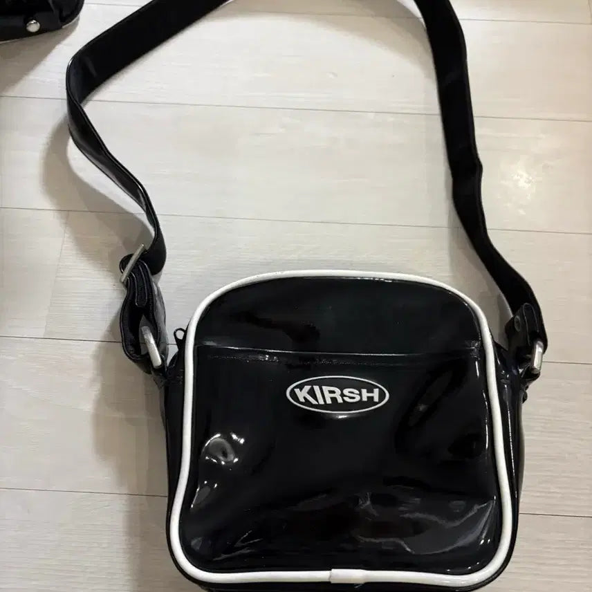 [BUNJANG] Kirsh Enamel Crossbody Bag Black / 키르시 에나멜 크로스백 블랙