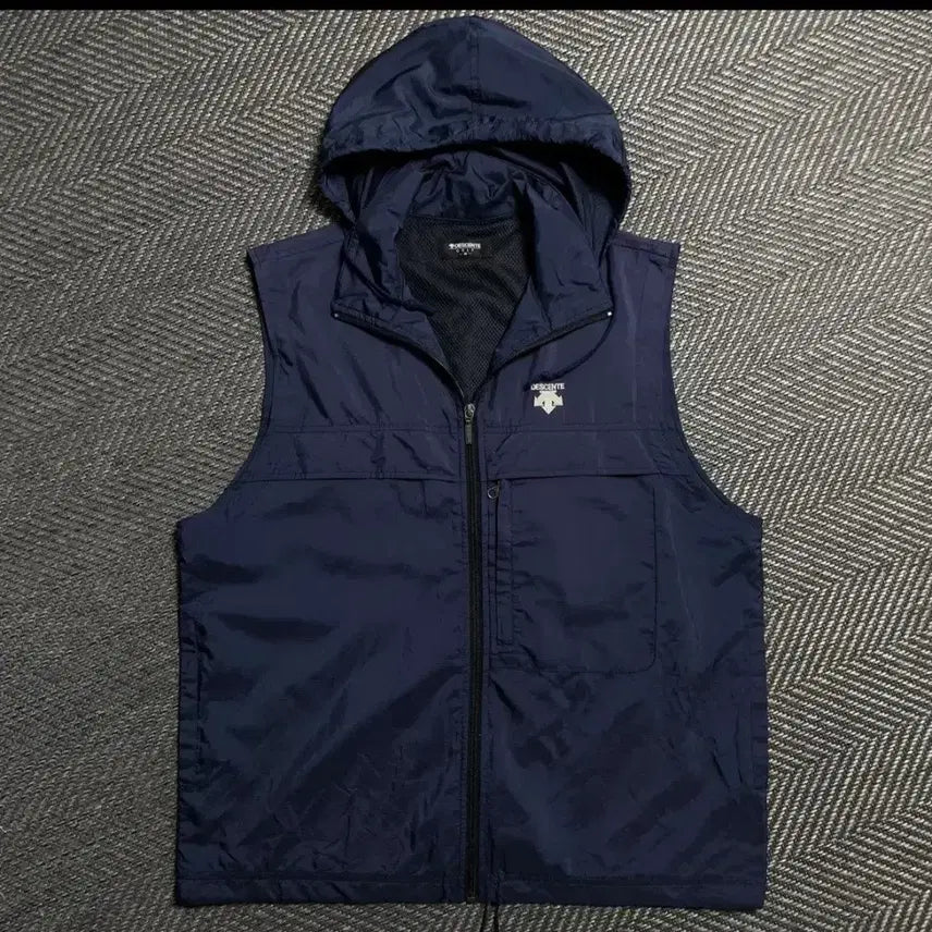 [BUNJANG] Descente Hooded Vest M / 데상트 포켓 후드 조끼 베스트 m