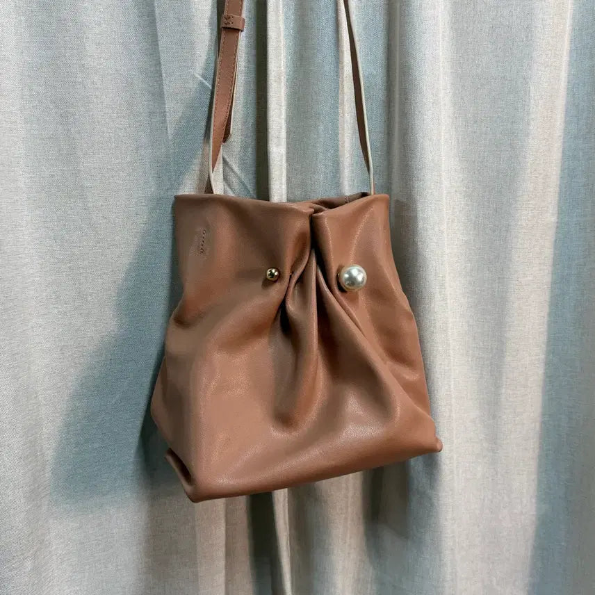 [BUNJANG] MINE Genuine Cowhide Shirring Pearl Crossbody Bag / MINE 한섬 진주 소가죽 셔링 뮬 크로스백 가방