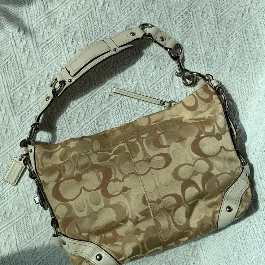 [BUNJANG] Coach White & Beige Signature Logo Pattern Shoulder Bag / 희귀 Coach 화이트 & 베이지 숄더백