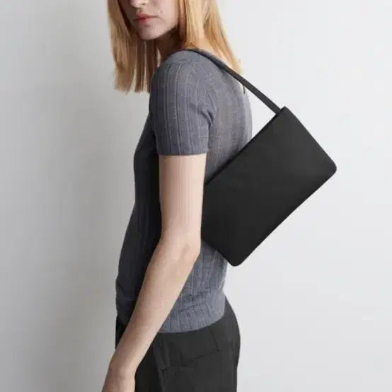 [BUNJANG] COS Black Nylon Shoulder Bag / cos 코스 나일론 숄더백 블랙