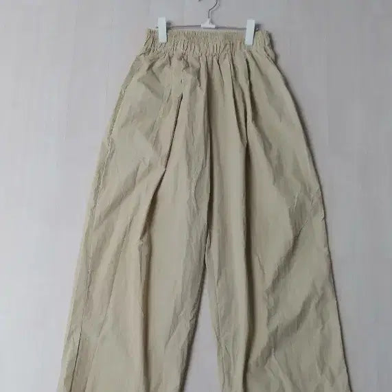 [BUNJANG] Lightweight Wide Fit Banding Pants - Beige / 바스락바지