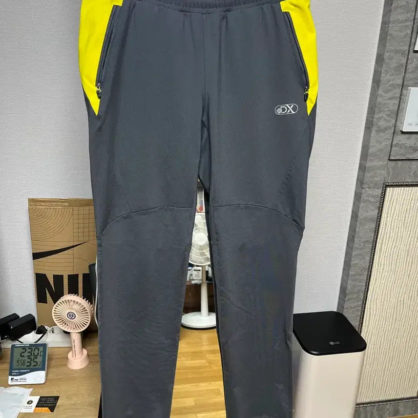 [BUNJANG] Discovery Expedition Slim Fit Training Pants Size 70 / 디스커버리 익스페디션 트레이닝 팬츠