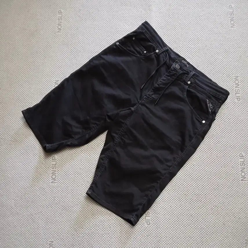 [BUNJANG] Replay Black Shorts / 리플레이 블랙 반바지