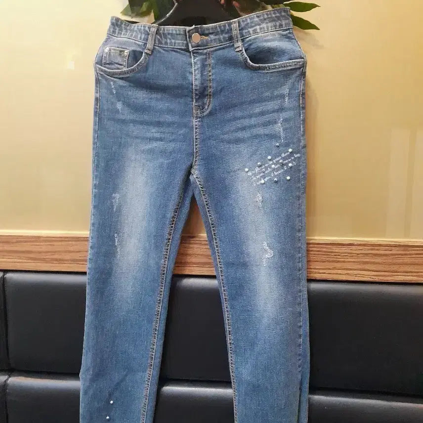 [BUNJANG] Pearl Embellished Distressed Wash Jeans / 청바지 진주 장식 데미지 워싱
