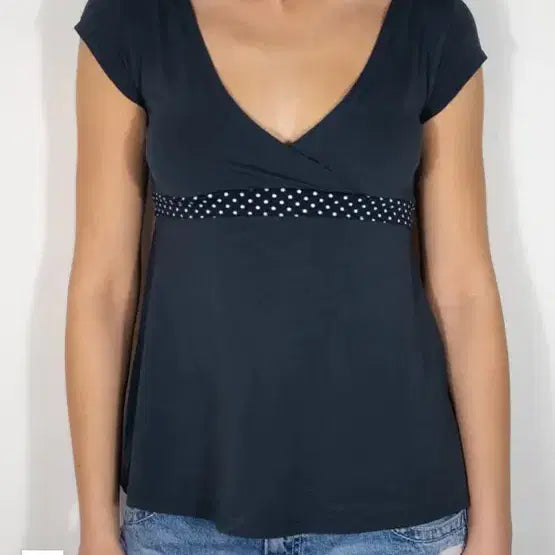 [BUNJANG] Subdued V-Neck Polka Dot T-Shirt / 섭듀드 브이넥 도트 티셔츠