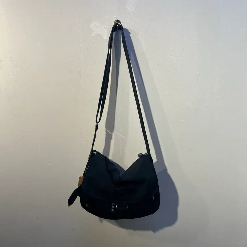 [BUNJANG] Kipling Black Crossbody Bag / 키플링 블랙 크로스백 가방