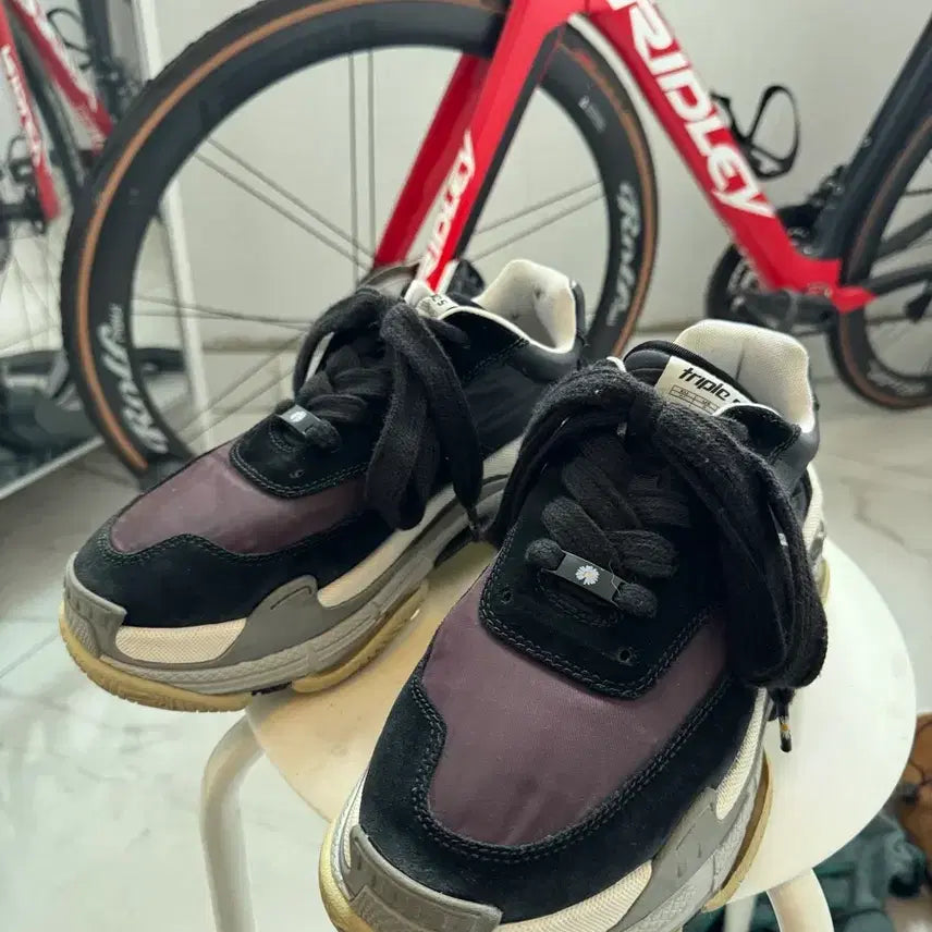 [BUNJANG] Balenciaga Triple S 2.0 Black Burgundy Size 41 / 발렌시아가 트리플S 2.0 블랙 버건디 41