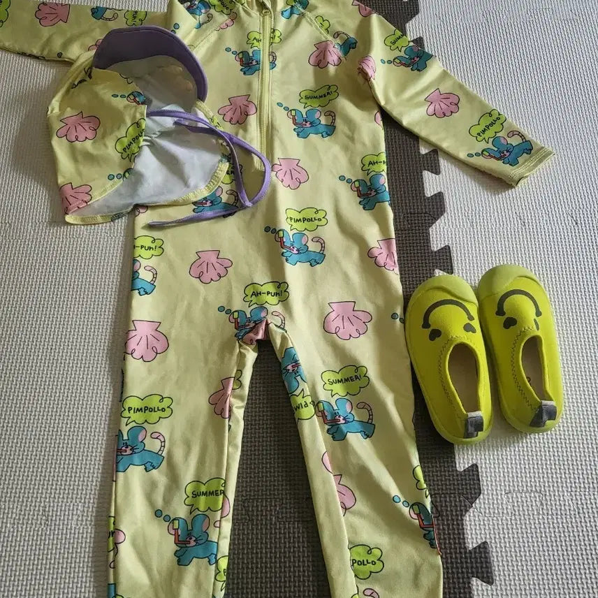 [BUNJANG] Yellow Kids Rash Guard Set with Aqua Shoes / 유아 래쉬가드+아쿠아슈즈