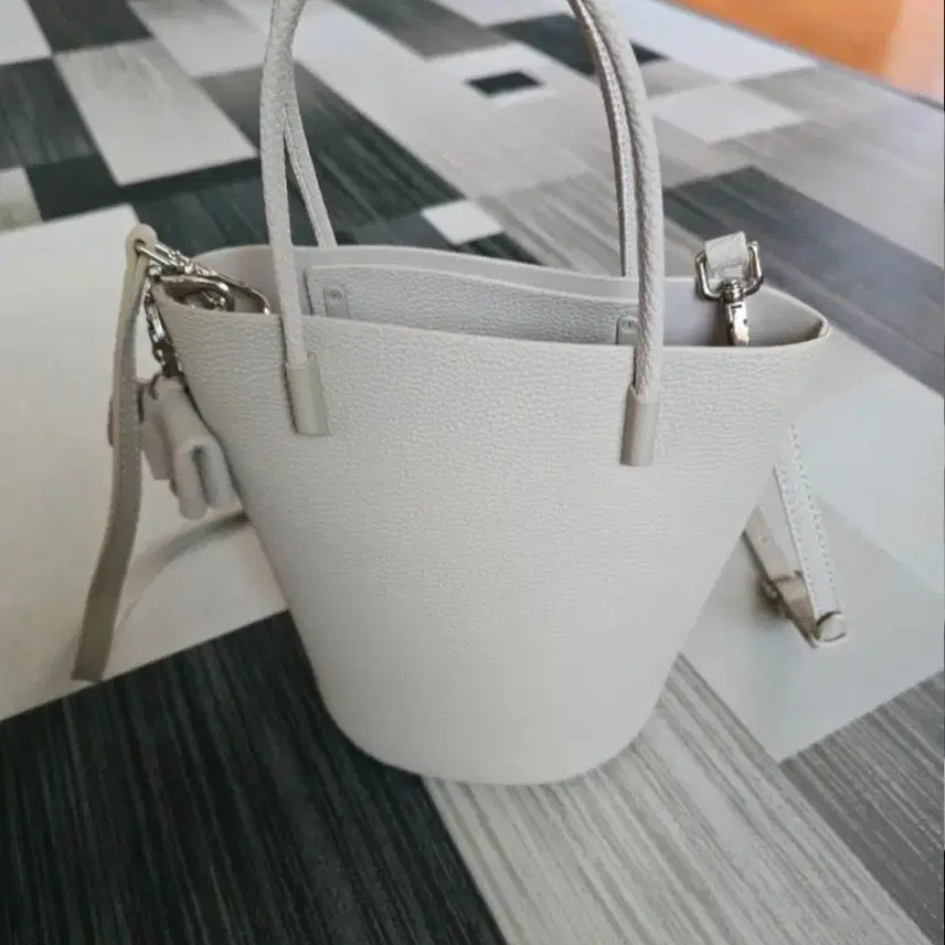 [BUNJANG] Ivory Leather Drawstring Mini Shoulder Bag / 미니 숄더백