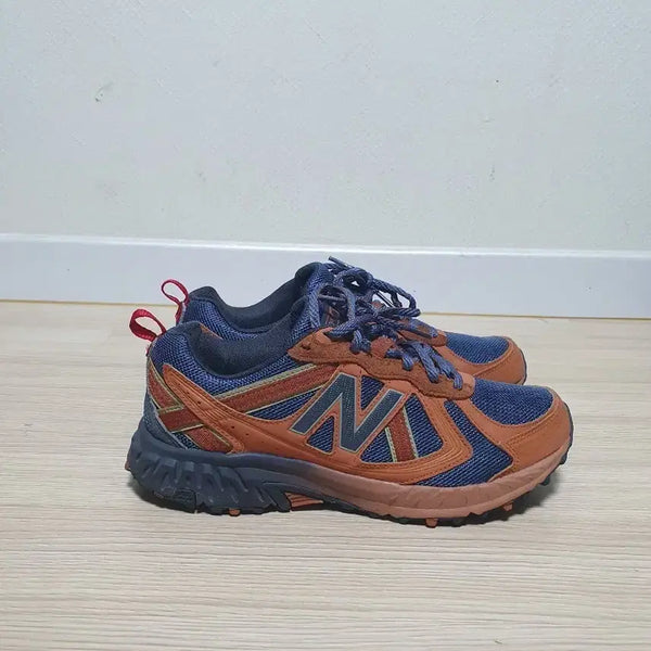 [BUNJANG] New Balance 410v5 Sneakers (255) / 뉴발란스 410v5 운동화 255