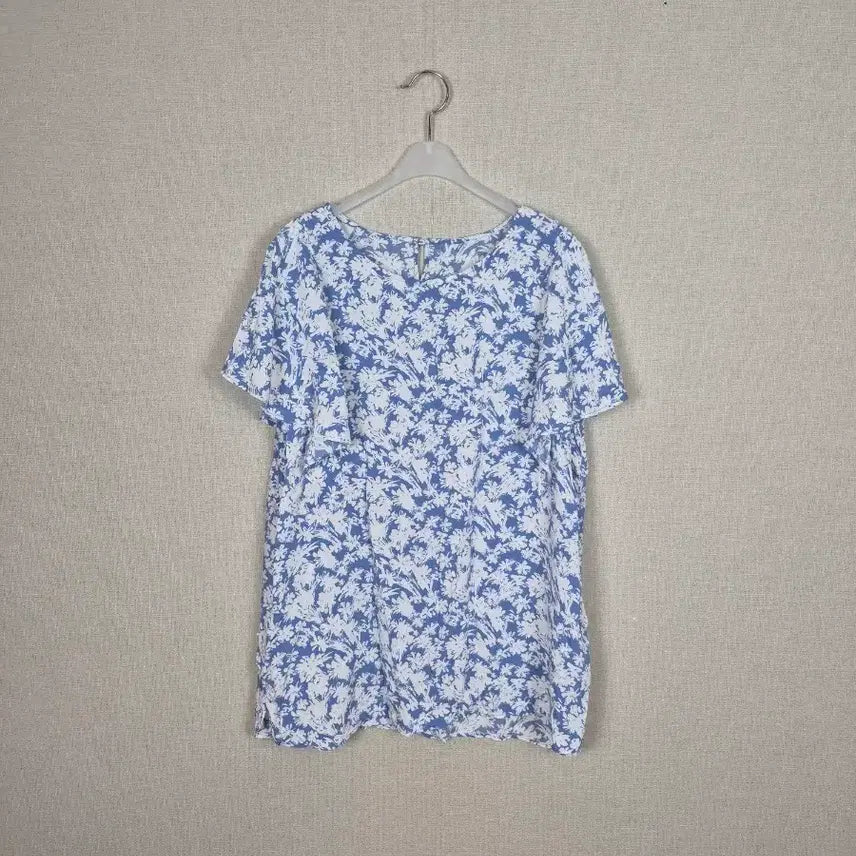 [BUNJANG] Viscose Rayon 100% Sky Blue Floral Short-Sleeve Blouse (Size 88) / (#66,77추천/88)비스코스레이온100% 하늘색 꽃무늬 반팔 블라우