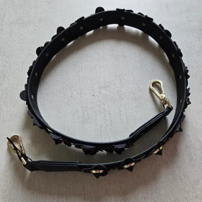 [BUNJANG] Black Flower Studded Bag Strap / 블랙 플라워 스터드 가방 스트랩